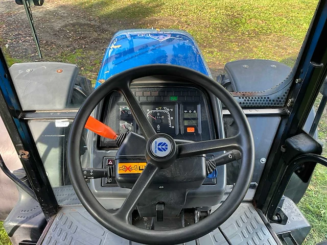 2006 new holland tm140 vierwielaangedreven landbouwtractor - afbeelding 25 van  40