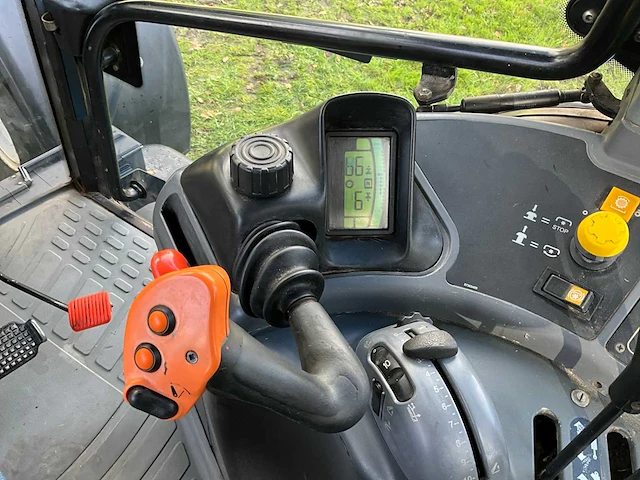 2006 new holland tm140 vierwielaangedreven landbouwtractor - afbeelding 29 van  40