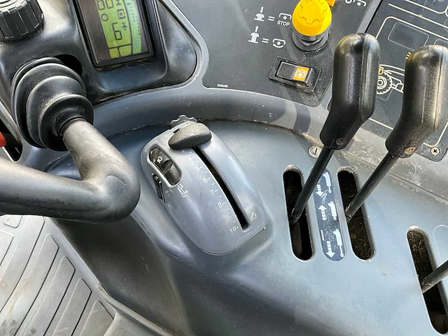 2006 new holland tm140 vierwielaangedreven landbouwtractor - afbeelding 30 van  40