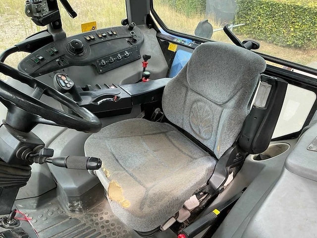 2006 new holland tvt145 vierwielaangedreven landbouwtractor - afbeelding 25 van  42