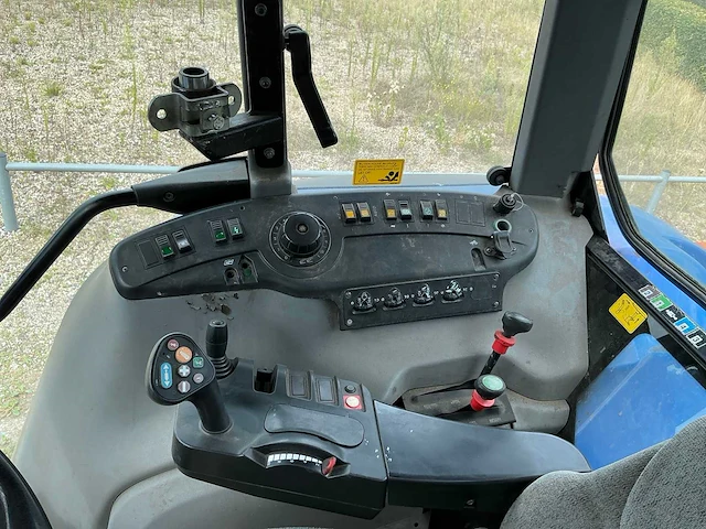 2006 new holland tvt145 vierwielaangedreven landbouwtractor - afbeelding 26 van  42