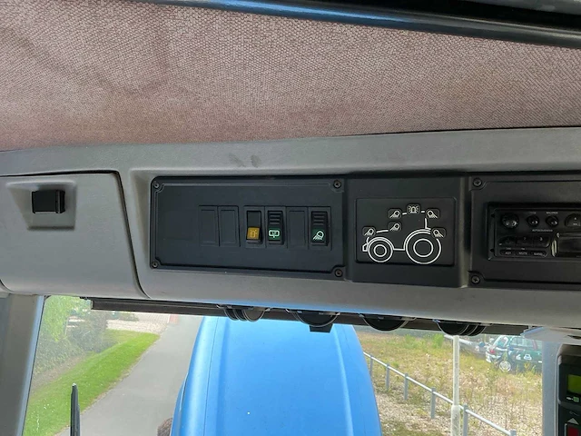 2006 new holland tvt145 vierwielaangedreven landbouwtractor - afbeelding 30 van  42