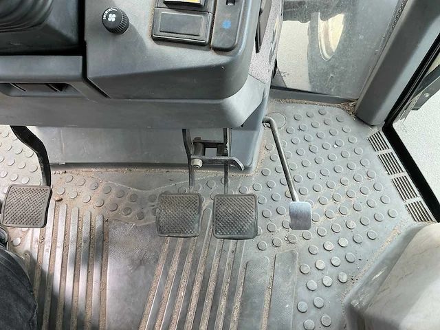2006 new holland tvt145 vierwielaangedreven landbouwtractor - afbeelding 33 van  42