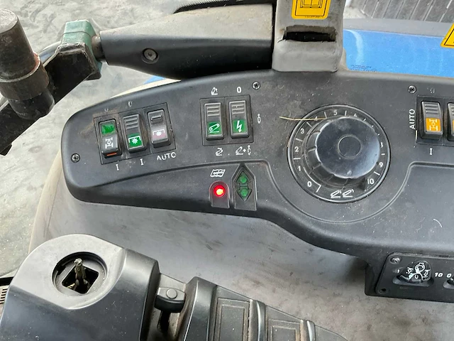 2006 new holland tvt190 vierwielaangedreven landbouwtractor - afbeelding 16 van  31
