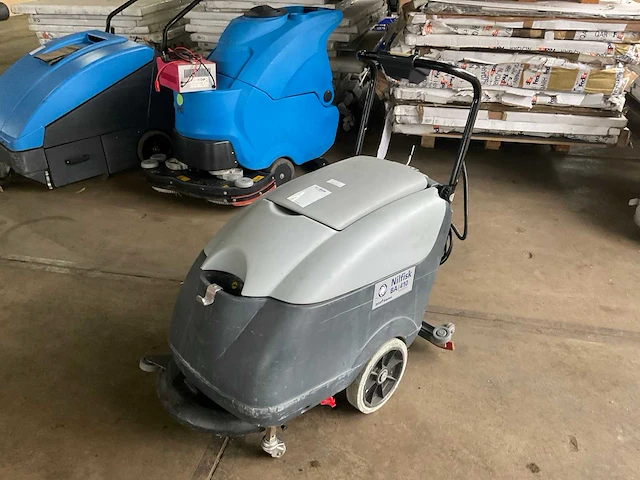 2006 nilfisk ba410 schrob- zuigmachine - afbeelding 7 van  12