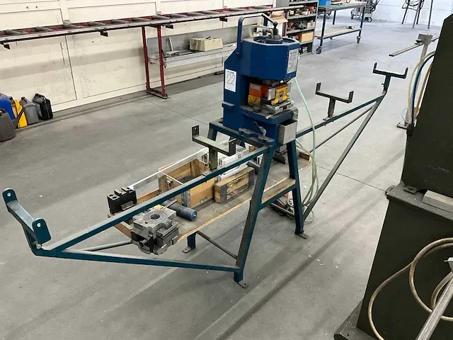 2006 schüco pneumatikpresse machine - afbeelding 1 van  9