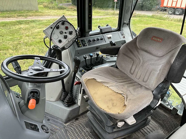 2006 valtra 8150-4 vierwielaangedreven landbouwtractor - afbeelding 7 van  45