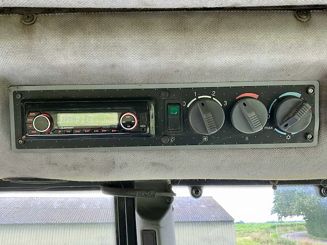 2006 valtra 8150-4 vierwielaangedreven landbouwtractor - afbeelding 16 van  45