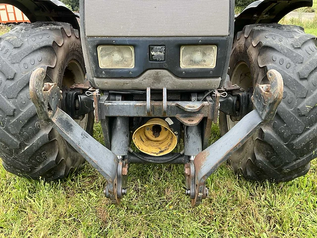 2006 valtra 8150-4 vierwielaangedreven landbouwtractor - afbeelding 32 van  45