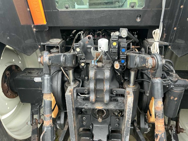 2006 valtra t140-4 vierwielaangedreven landbouwtractor - afbeelding 4 van  29