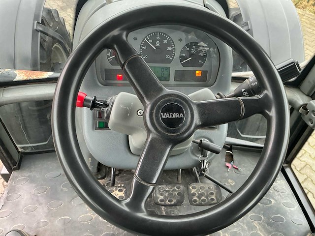 2006 valtra t140-4 vierwielaangedreven landbouwtractor - afbeelding 11 van  29