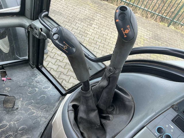 2006 valtra t140-4 vierwielaangedreven landbouwtractor - afbeelding 17 van  29