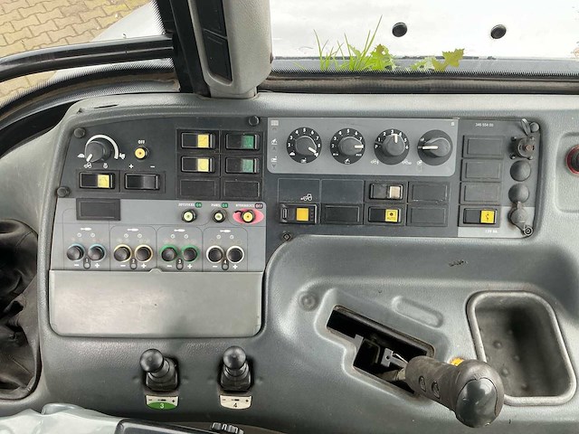 2006 valtra t140-4 vierwielaangedreven landbouwtractor - afbeelding 19 van  29