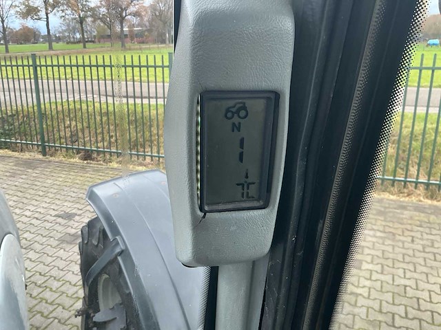 2006 valtra t140-4 vierwielaangedreven landbouwtractor - afbeelding 21 van  29