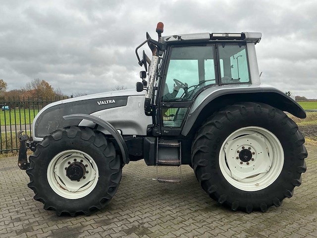 2006 valtra t140-4 vierwielaangedreven landbouwtractor - afbeelding 25 van  29