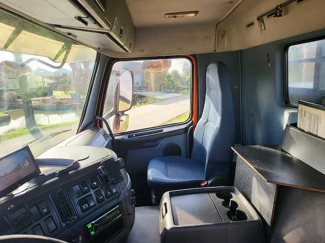 2006 volvo fm 300 vrachtwagen - afbeelding 12 van  35