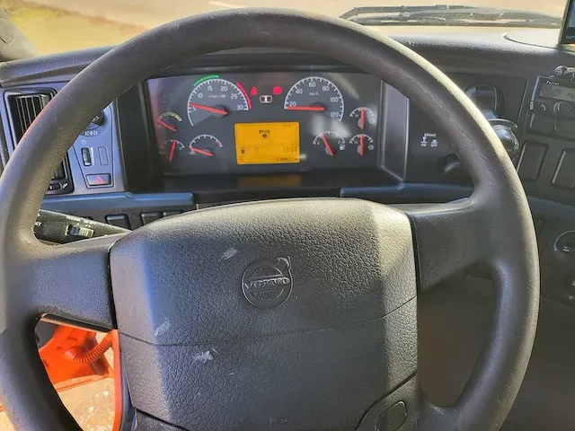 2006 volvo fm 300 vrachtwagen - afbeelding 18 van  35