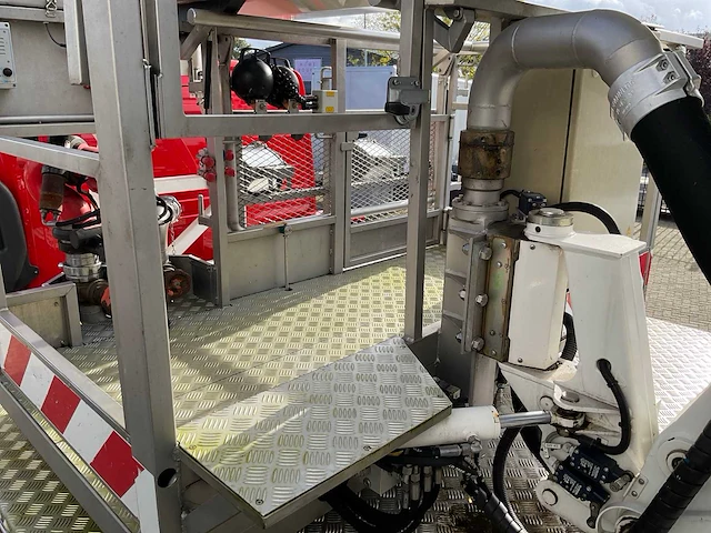 2006 volvo fm/fh 6x2 l 8.0 hoogwerker vrachtwagen - afbeelding 8 van  39