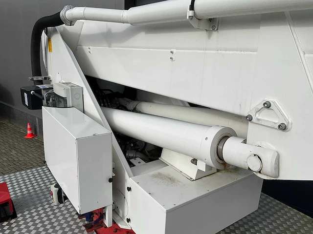 2006 volvo fm/fh 6x2 l 8.0 hoogwerker vrachtwagen - afbeelding 13 van  39