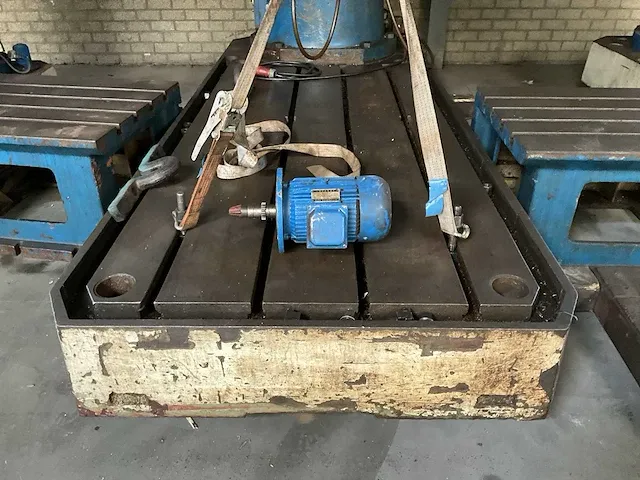 2006 xiangshan z3080x25 radiaalboormachine - afbeelding 2 van  16