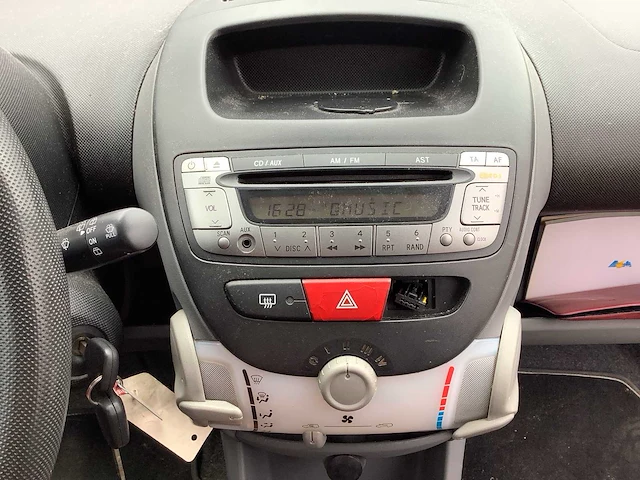 2007 - peugeot - 107 - 1.0-12v xs urban m. - personenauto - afbeelding 12 van  12