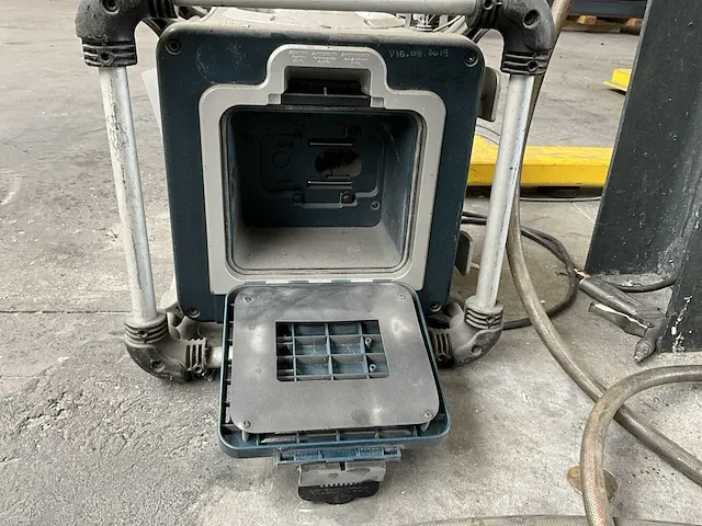 2007 bosch gml 24v-cd bouwradio - afbeelding 6 van  8