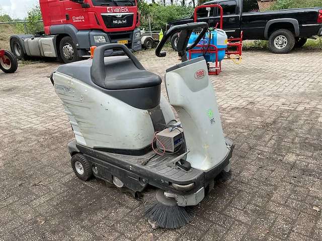 2007 dibo 1050e zelfrijdende veegmachine - afbeelding 1 van  10