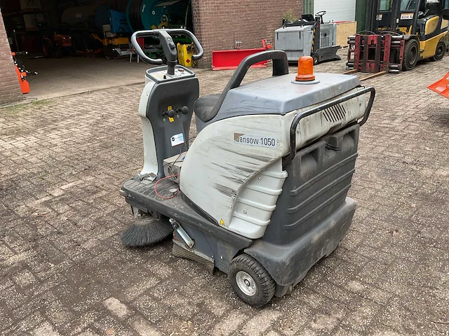 2007 dibo 1050e zelfrijdende veegmachine - afbeelding 5 van  10