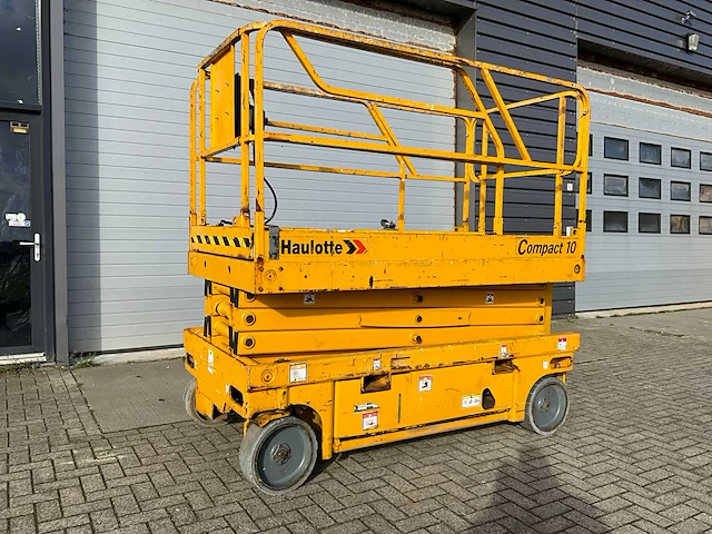 2007 haulotte compact 10 hoogwerker - afbeelding 1 van  11