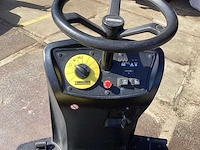 2007 kärcher km 100/100 r zelfrijdende veegmachine - afbeelding 11 van  14