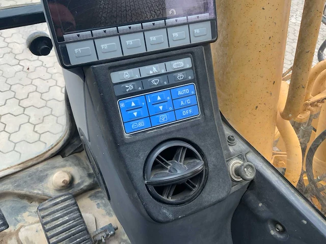 2007 komatsu 210 rupsgraafmachine - afbeelding 27 van  59