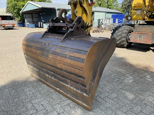 2007 komatsu pw140-7 banden graafmachine - afbeelding 2 van  35