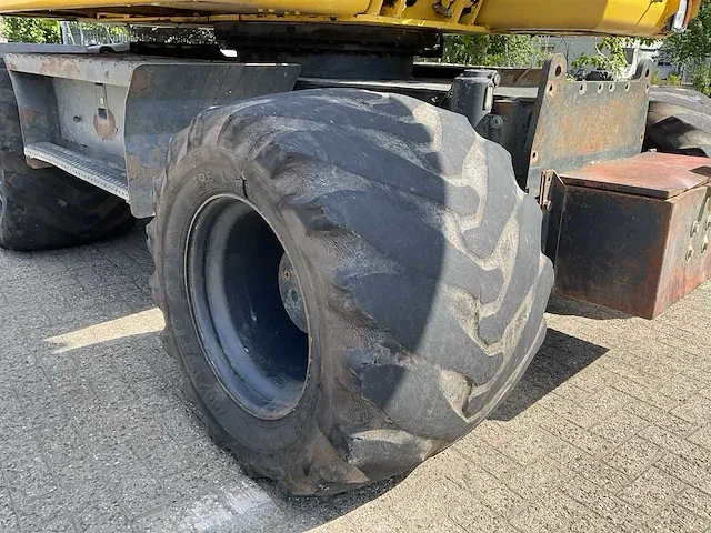 2007 komatsu pw140-7 banden graafmachine - afbeelding 6 van  35