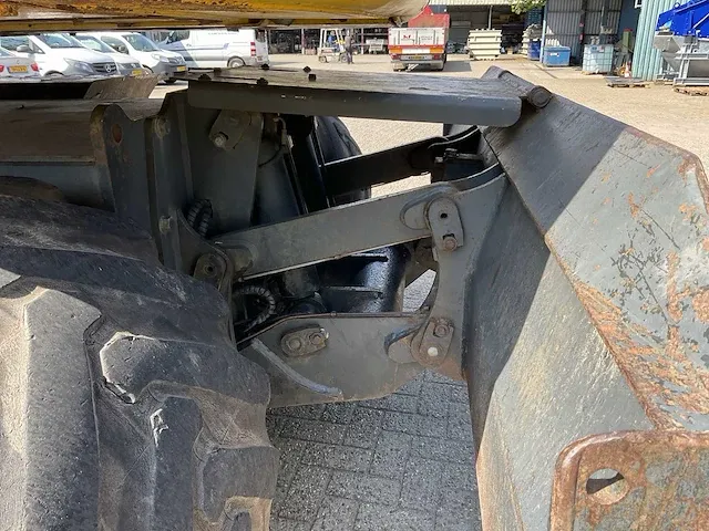 2007 komatsu pw140-7 banden graafmachine - afbeelding 11 van  35