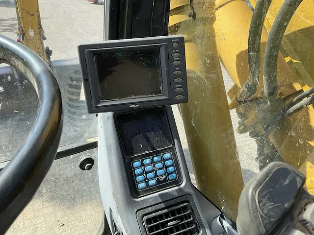 2007 komatsu pw140-7 banden graafmachine - afbeelding 18 van  35