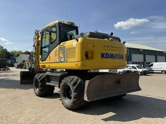 2007 komatsu pw140-7 banden graafmachine - afbeelding 30 van  35