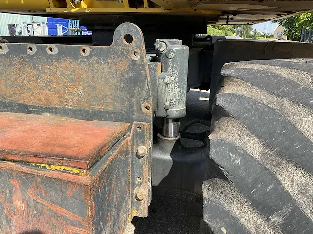 2007 komatsu pw140-7 banden graafmachine - afbeelding 33 van  35