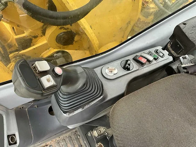 2007 komatsu pw160-7eo banden graafmachine - afbeelding 11 van  32