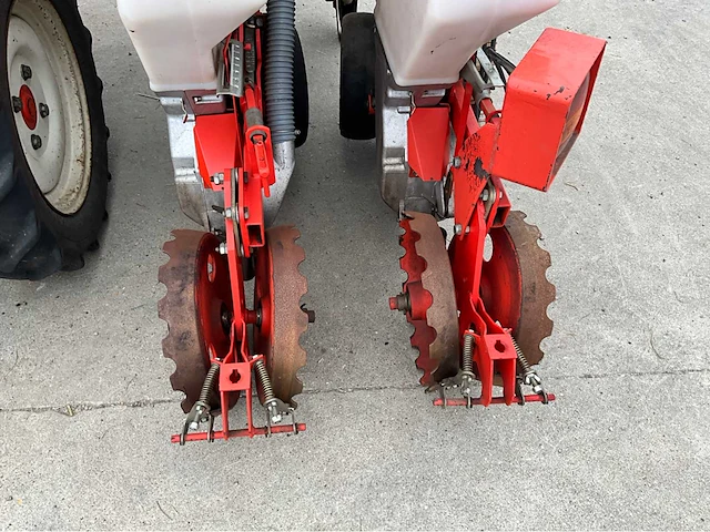 2007 kuhn planter 2 maiszaaimachine - afbeelding 9 van  26