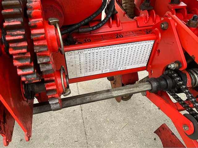 2007 kuhn planter 2 maiszaaimachine - afbeelding 13 van  26