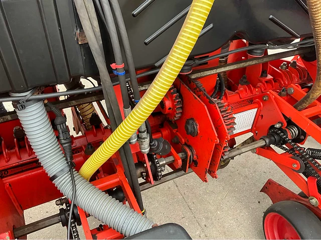 2007 kuhn planter 2 maiszaaimachine - afbeelding 14 van  26