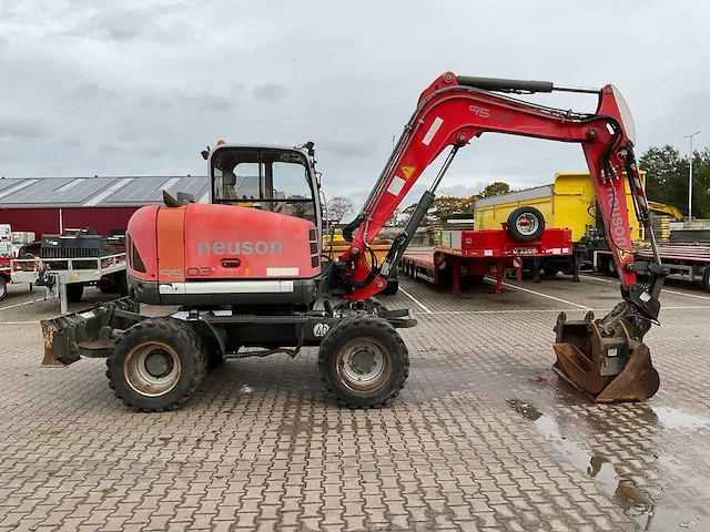 2007 neuson 9503 wd banden graafmachine - afbeelding 40 van  43