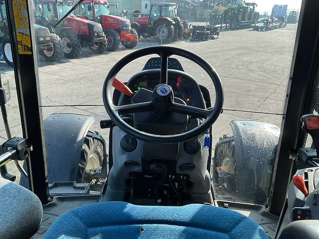 2007 new holland t6010 plus vierwielaangedreven landbouwtractor - afbeelding 14 van  32