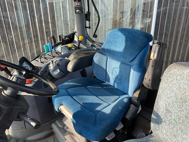 2007 new holland t6010 plus vierwielaangedreven landbouwtractor - afbeelding 17 van  32