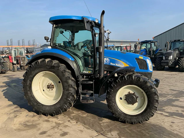 2007 new holland t6010 plus vierwielaangedreven landbouwtractor - afbeelding 28 van  32