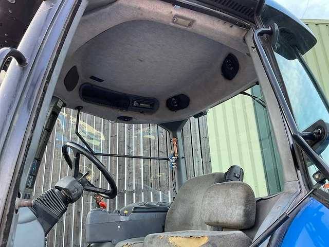2007 new holland t8040 vierwielaangedreven landbouwtractor - afbeelding 14 van  31