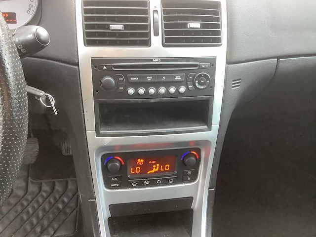 2007 peugeot 307 sw 1.6-16v premium personenauto - afbeelding 11 van  13