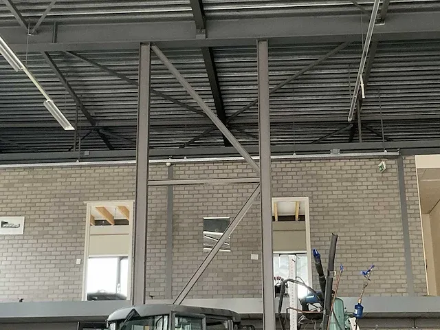 2007 plat dak staalconstructie 13,50 x 30,00 mtr (405m2) - afbeelding 10 van  26