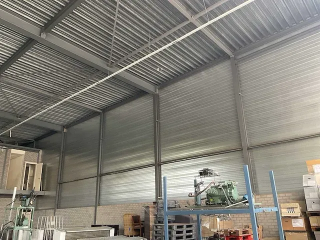 2007 plat dak staalconstructie 13,50 x 30,00 mtr (405m2) - afbeelding 15 van  26