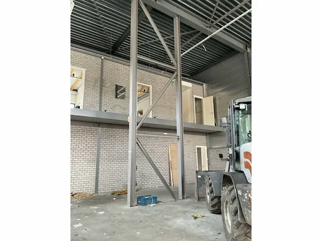2007 plat dak staalconstructie 13,50 x 30,00 mtr (405m2) - afbeelding 16 van  26